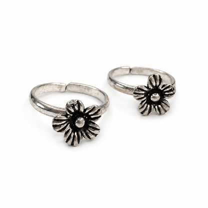 Kumud Floral Toe Ring