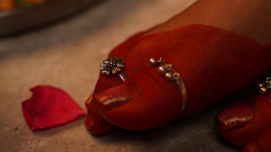 Kumud Floral Toe Ring