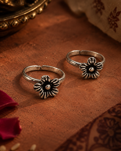 Kumud Floral Toe Ring