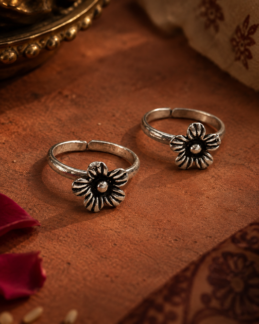 Kumud Floral Toe Ring