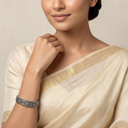 Veda slim floral bangle