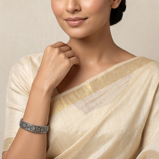 Veda slim floral bangle