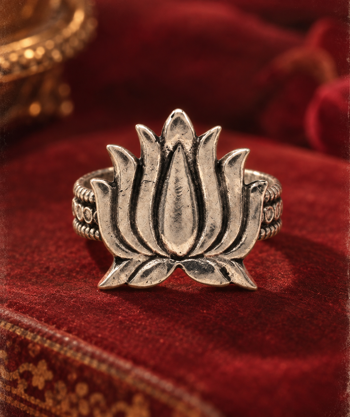 Aura Kamal Oxidised Silver Ring
